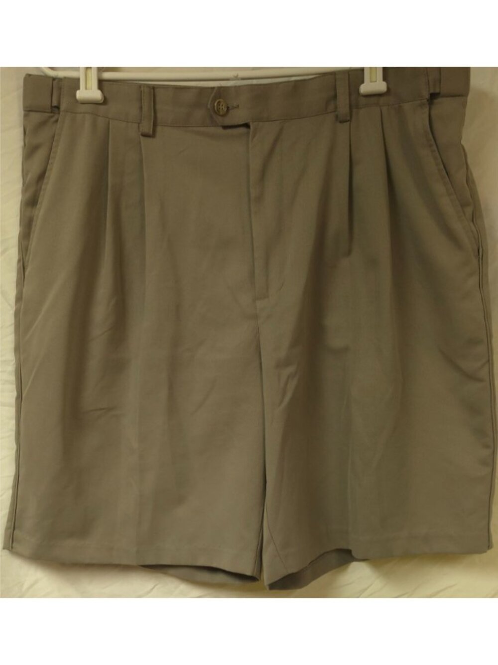 IZOD X.F.G. Men's 38X9 Grey Khaki Chino Stretch Polyester Golf Pleated Shorts